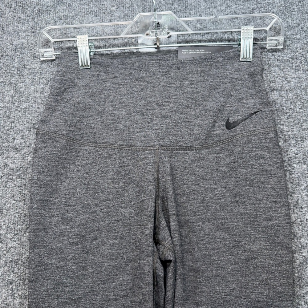 Nike Leggings Women Small Gray High Rise Legendary Tight Fit Capri Training NEW - Picture 2 of 10